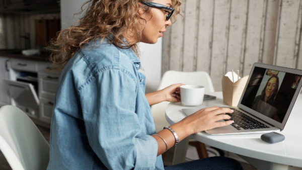 Online terapie očima psychoterapeuta